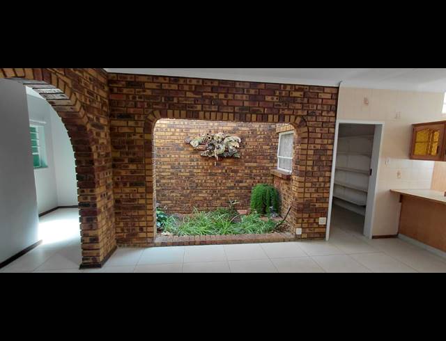 3 BEDROOM FREESTANDING TO LET IN DALPARK PROPER